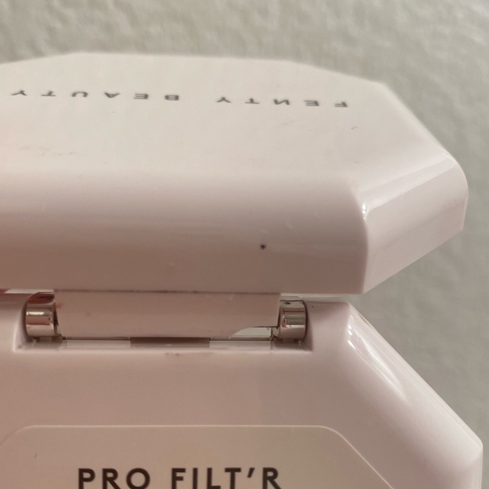 Fenty Beauty Powder - Picture 7 of 12